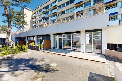 extérieur du bâtiment avec vue sur le complexe d'appartements, apartment complex view, day time, et from community