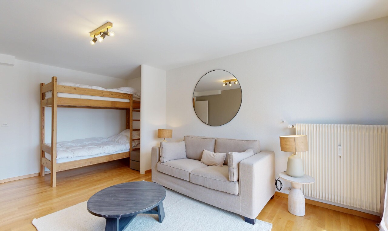 wohnzimmer mit holzfußboden, wood finish floor, inside property, gipskartonwand, und drywall