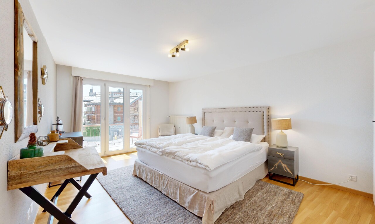 zimmer / schlafzimmer mit natürliches licht, natural light, inside property, außenzugang, und gipskartonwand