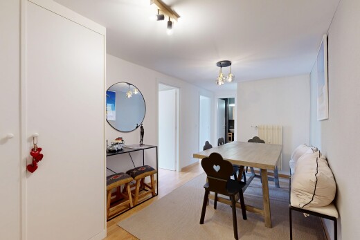 esszimmer mit gipskartonwand, drywall, inside property, holzfußboden, und wood finish floor