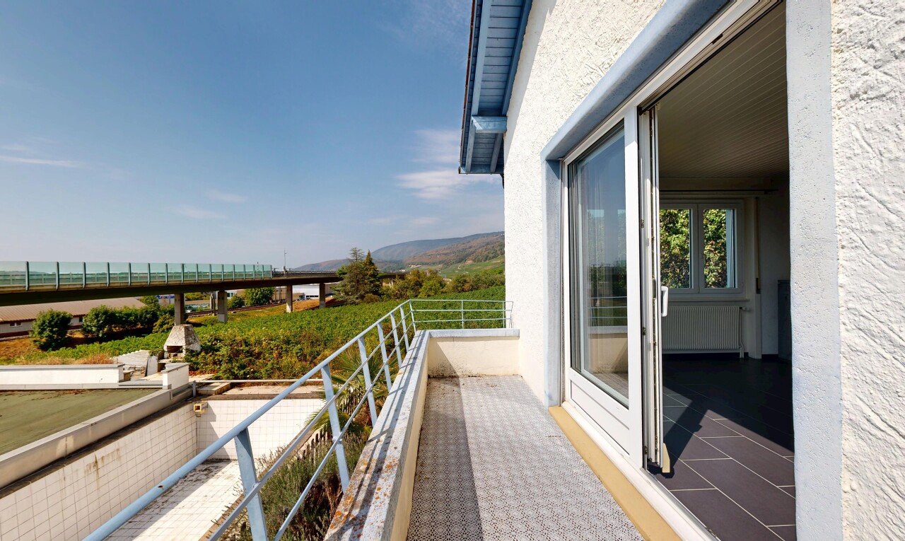 balcon avec balcon, from property, day time, view focus, et radiateur