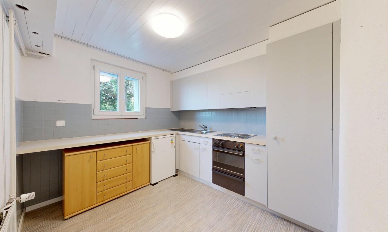cuisine avec light countertops, plans de travail, light floor, dosseret, et backsplash