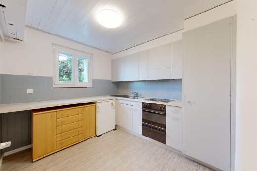 cuisine avec light countertops, plans de travail, light floor, dosseret, et backsplash