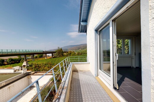 balcon avec balcon, from property, day time, view focus, et radiateur