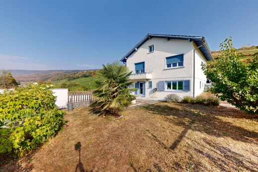 façade avec property visible, day time, bardage en stuc, et from property