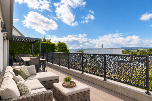 terrasse mit from property, essbereich im freien, view focus, wohnraum im freien, und day time