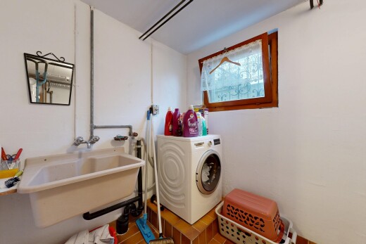 wäschekammer mit tumbler, gipskartonwand, drywall, inside property, und waschbecken