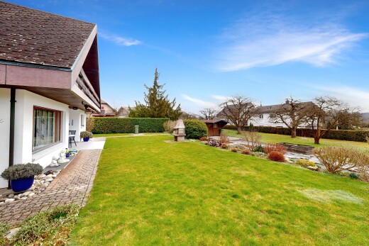 garten mit from property, rasen, terrasse, day time, und zaun