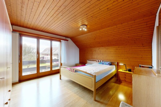 zimmer / schlafzimmer mit natural light, natürliches licht, wood ceiling, holzdecke, und wood wall