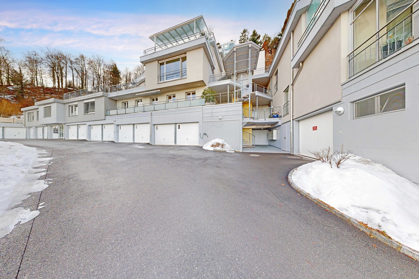 extérieur du bâtiment avec day time et snow
