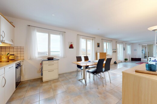cuisine avec inside property, lumière naturelle, natural light, plans de travail, et cloison sèche