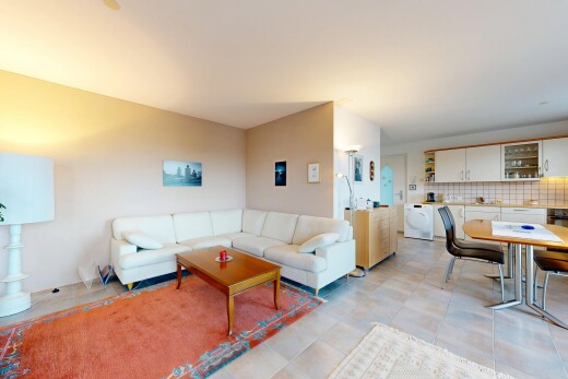 wohn- / esszimmer mit inside property, gipskartonwand, drywall, fliesenboden, und tile floor