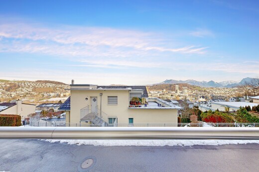 terrasse avec vue sur la montagne, mountain view, balcon, et day time
