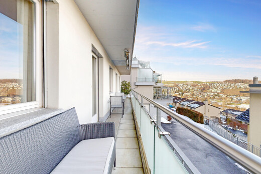 balkon mit balkon, day time, und from property