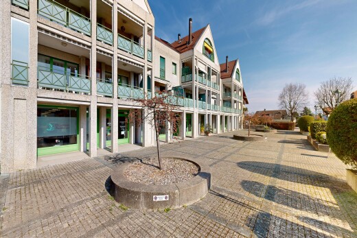 extérieur du bâtiment avec from community, day time, apartment complex view, et vue sur le complexe d'appartements