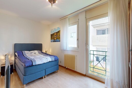 chambre avec inside property, drywall, cloison sèche, radiateur, et natural light