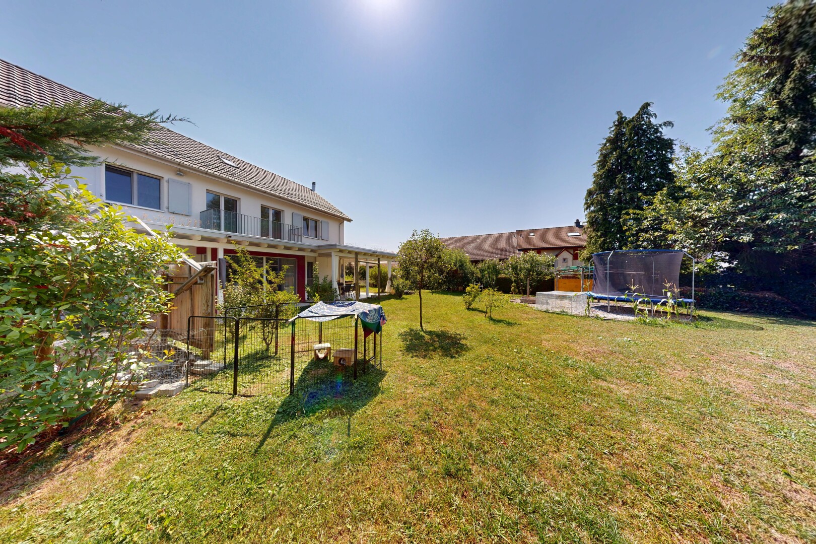 garten mit rasen, from property, property visible, day time, und trampolin