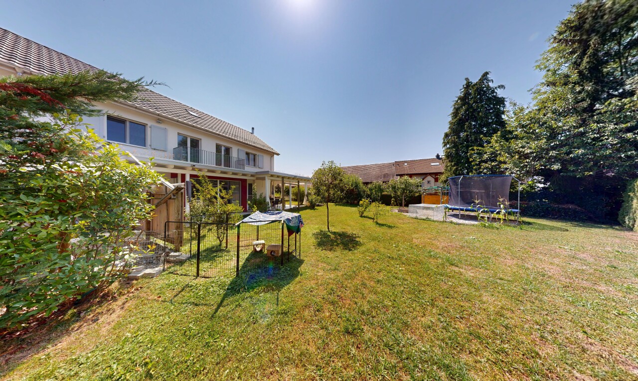garten mit rasen, from property, property visible, day time, und trampolin