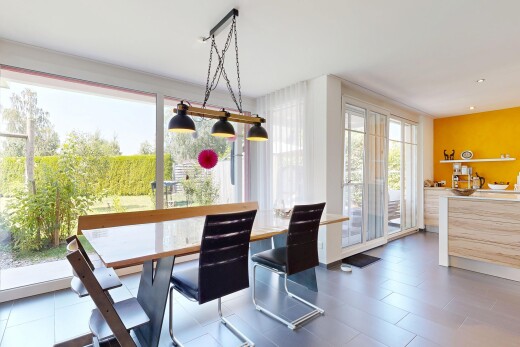 esszimmer mit inside property, dark floor, drywall, und gipskartonwand
