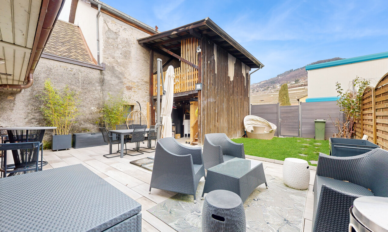 terrasse avec day time, terrasse, coin repas extérieur, from property, et clôture