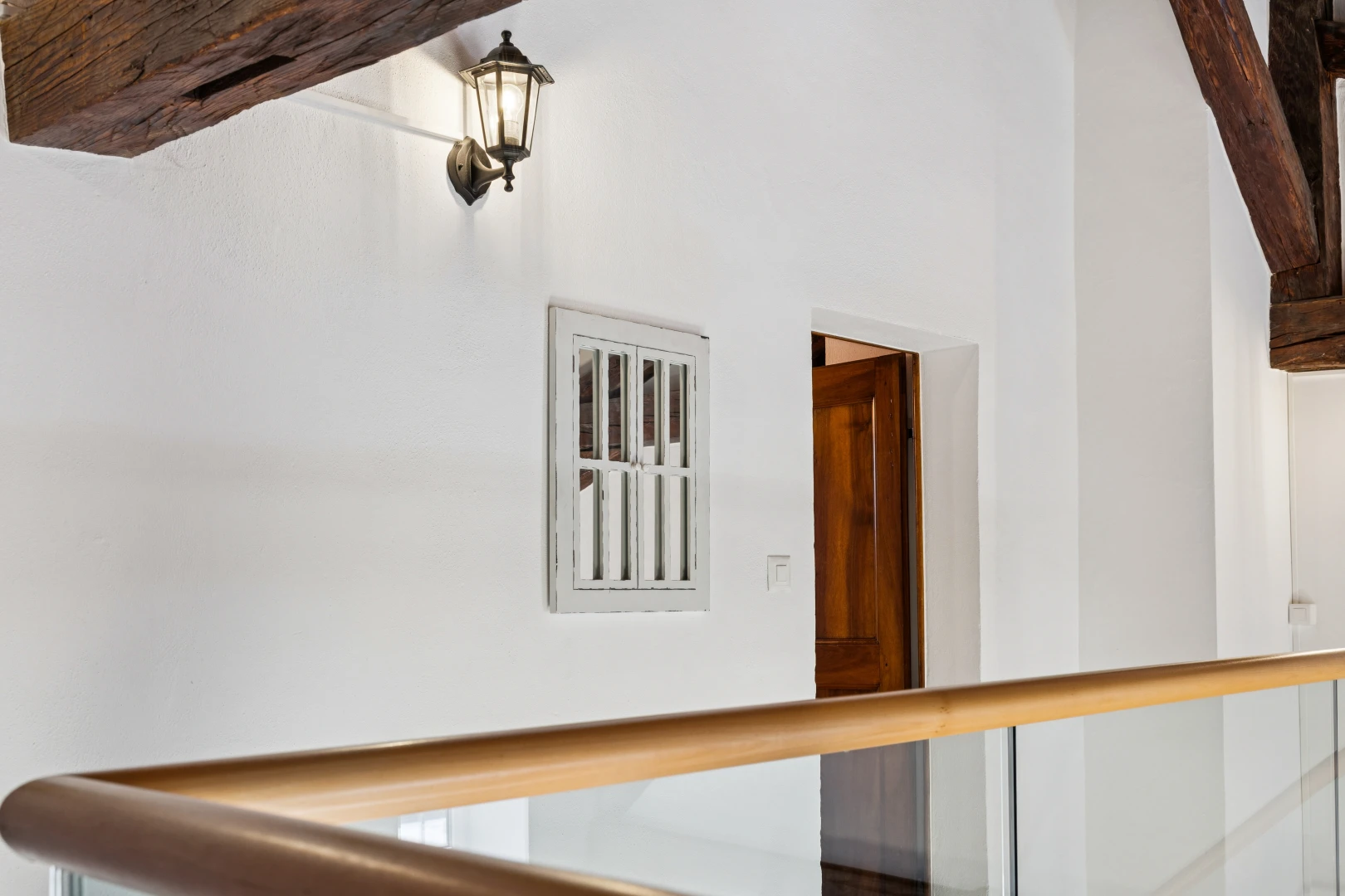 escaliers avec inside property, drywall, et cloison sèche