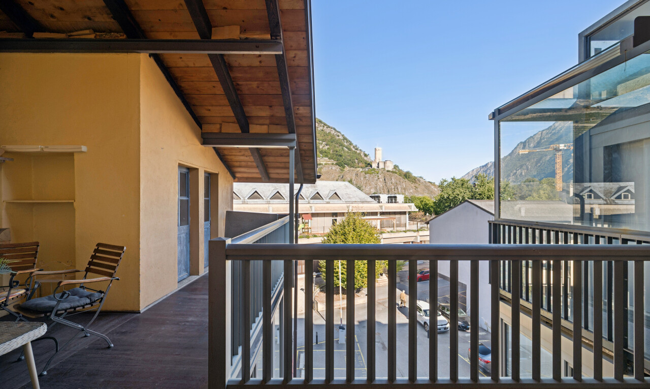 terrasse avec mountain view, vue sur la montagne, day time, et view focus