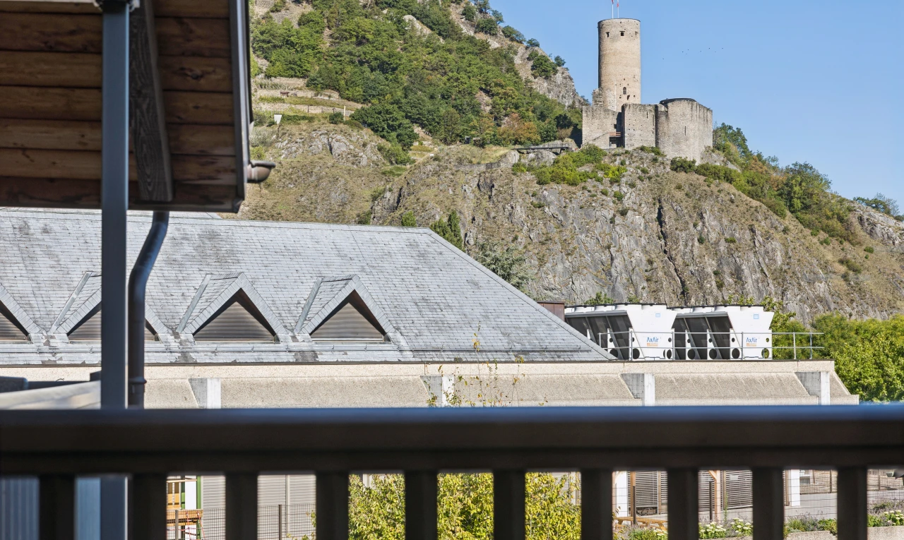 vue sur la montagne avec mountain view, vue sur la montagne, day time, view focus, et from property