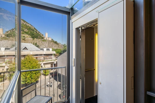 balcon avec mountain view, vue sur la montagne, view focus, balcon, et day time
