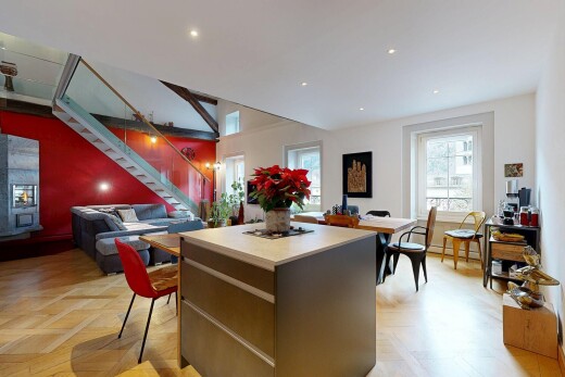 cuisine avec parquet floor, cloison sèche, drywall, inside property, et plans de travail