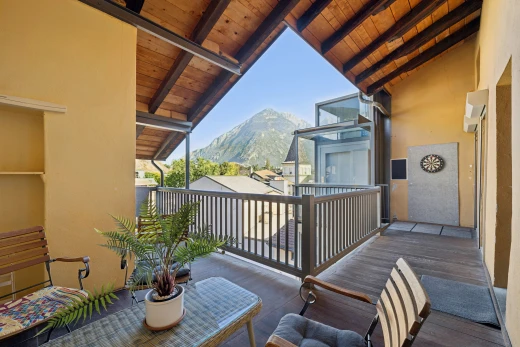 terrasse avec mountain view, vue sur la montagne, day time, et view focus
