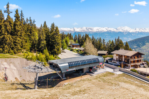 façade avec mountain view, vue sur la montagne, et day time