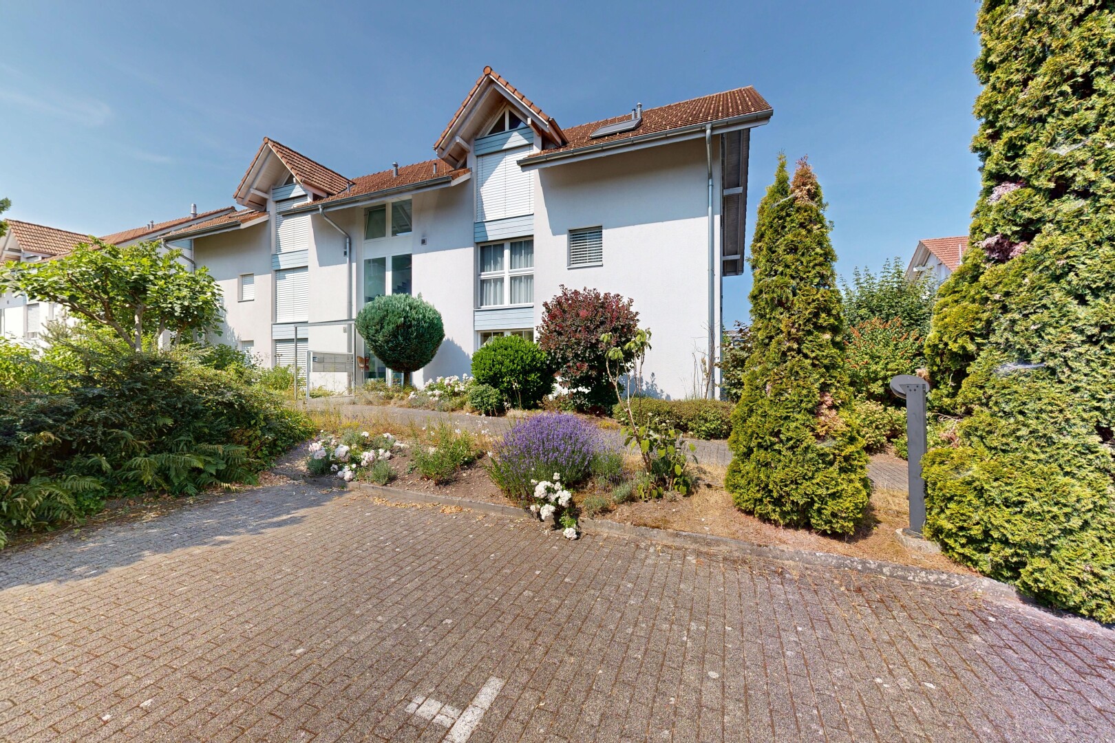 außenansicht mit stuckverkleidung, day time, und apartment complex view