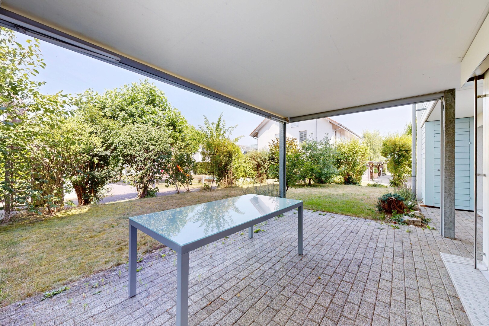 terrasse mit terrasse, from property, rasen, und day time