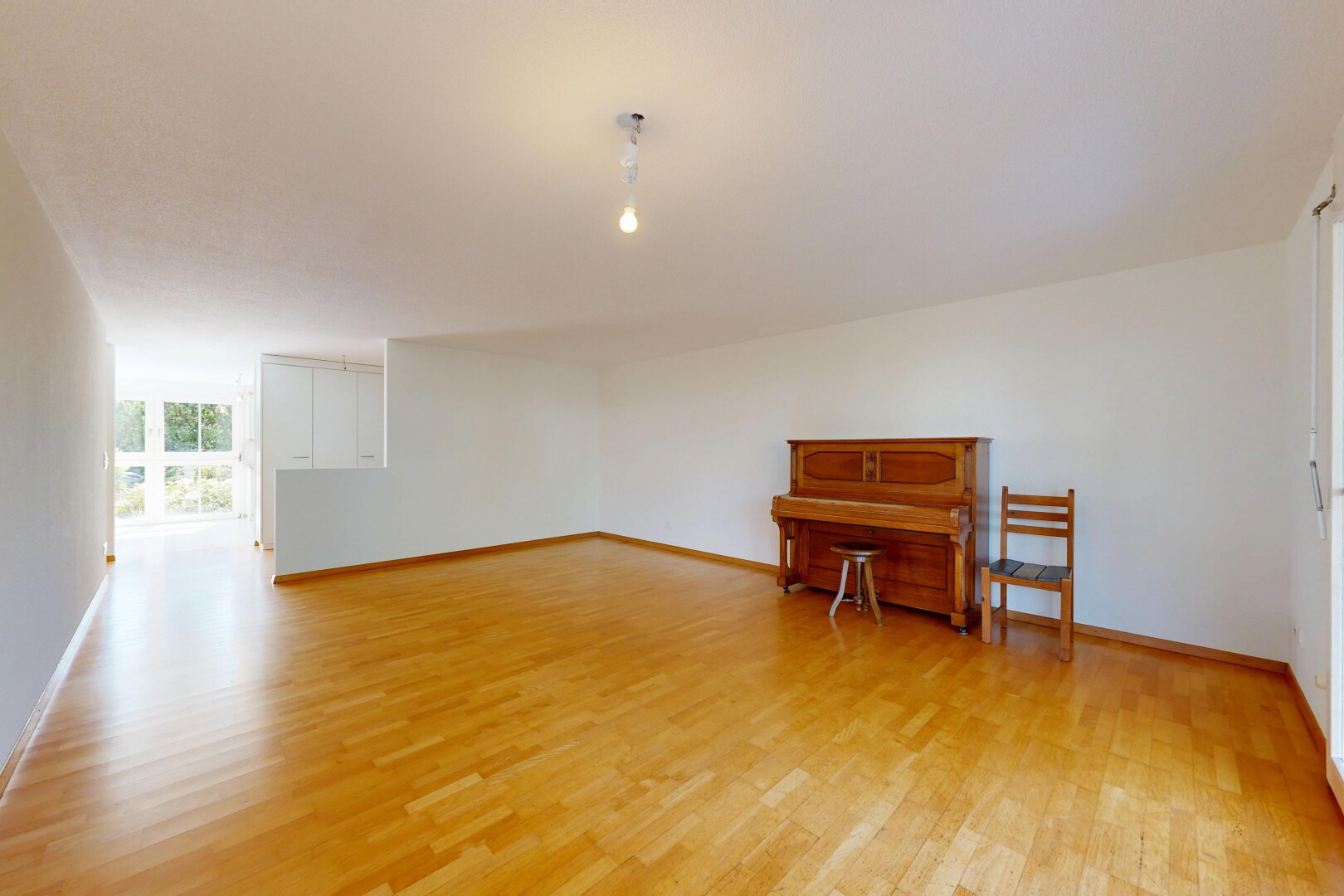 leerer raum mit inside property, holzfußboden, wood finish floor, gipskartonwand, und drywall