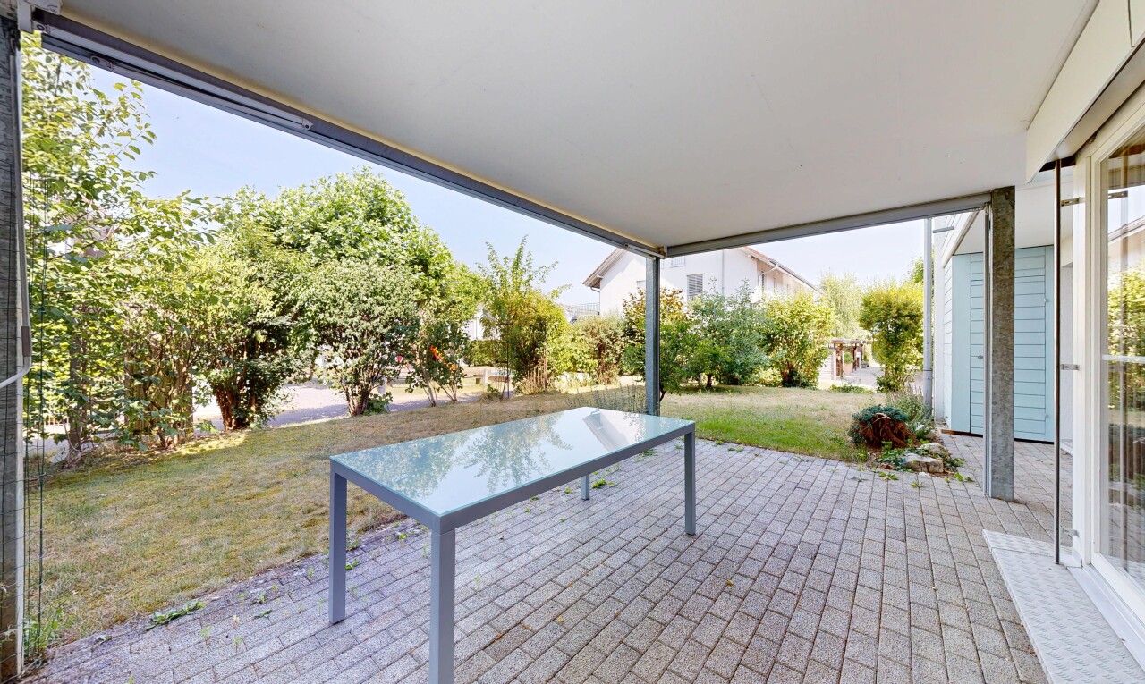 terrasse mit terrasse, from property, rasen, und day time