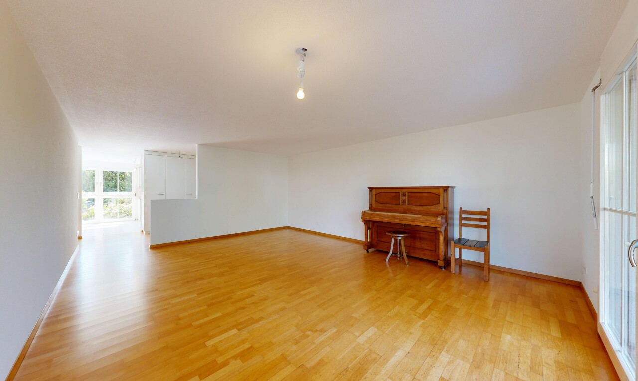 leerer raum mit inside property, holzfußboden, wood finish floor, gipskartonwand, und drywall