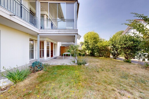 außenansicht mit from property, balkon, terrasse, rasen, und day time