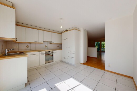 küche mit light floor, küchenrückwand beim Herd, küchenrückwand beim herd, ofen, und white cabinets