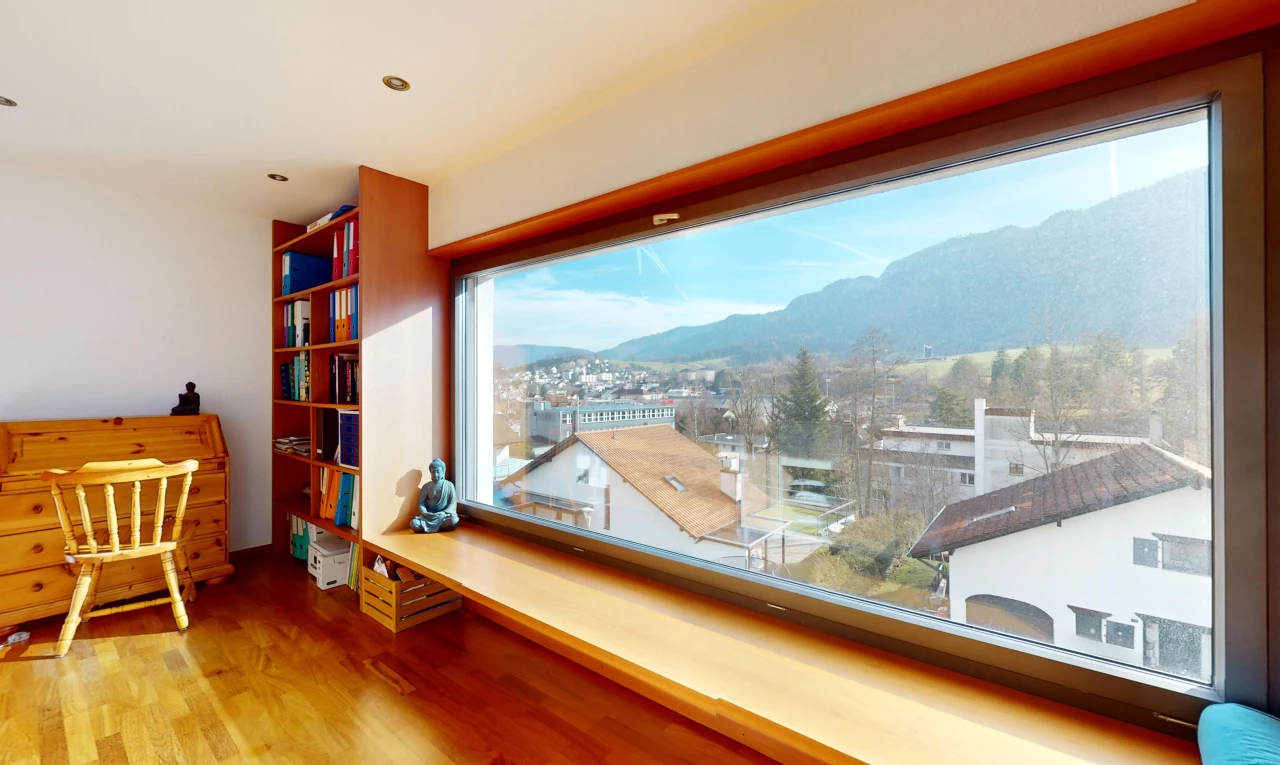 balcon avec vue sur la montagne et balcon
