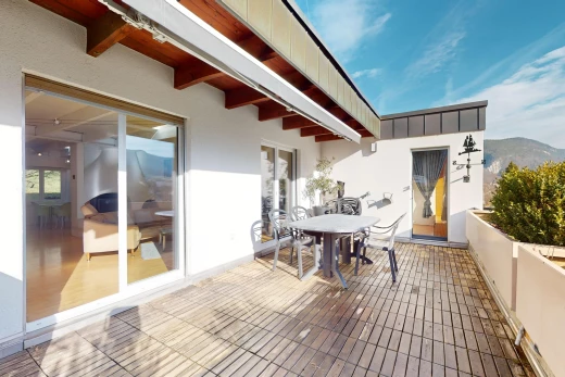 terrasse avec vue sur la montagne