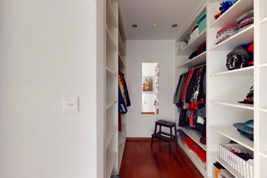dressing avec plancher de bois