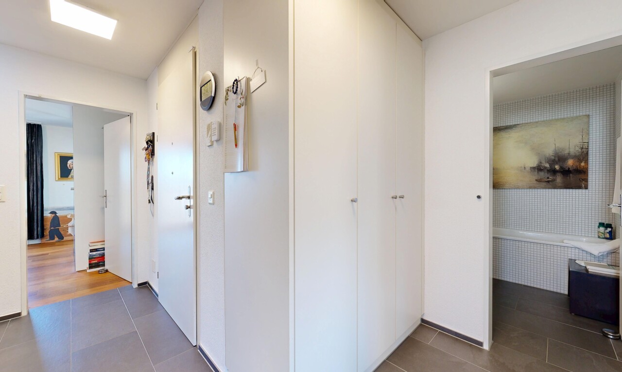 halle / korridor mit inside property, tile floor, fliesenboden, drywall, und gipskartonwand