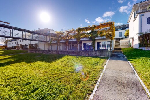 garten mit rasen, day time, und property visible