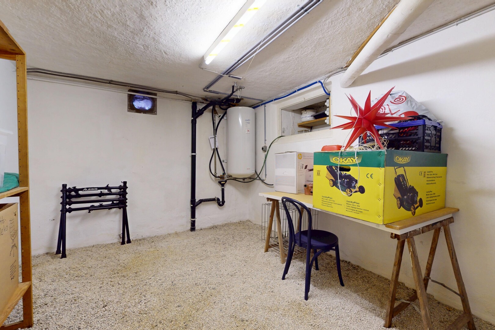 espace intérieur avec chaudière