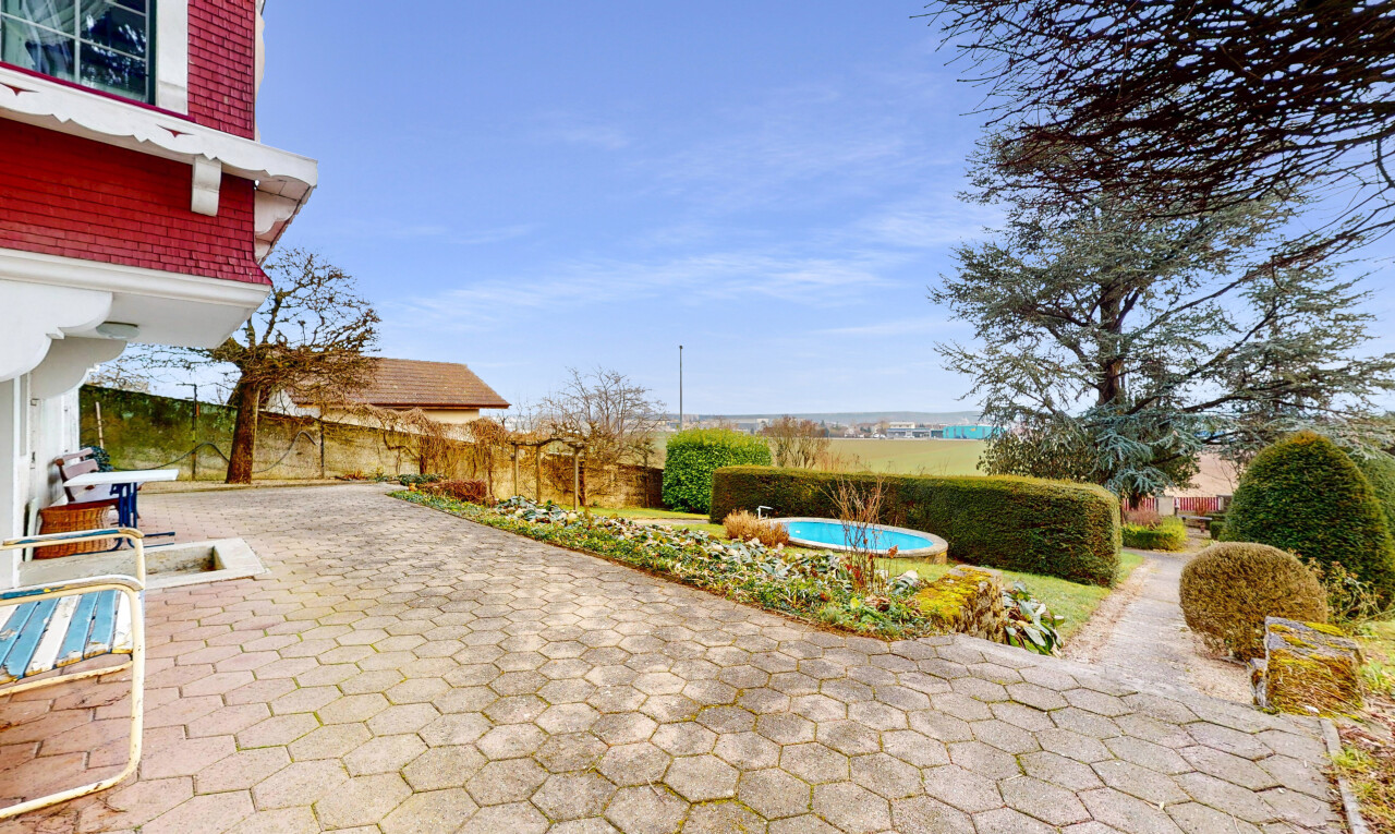 terrasse avec patio et clôture