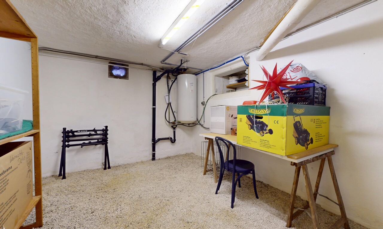 espace intérieur avec chaudière