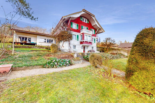 außenansicht mit rasen