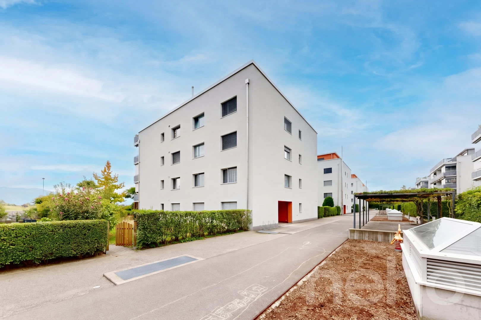 view of apartment building / complex