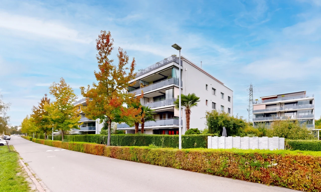 view of apartment building / complex