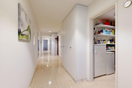 halle / korridor mit inside property, tumbler, light floor, und einbauleuchten